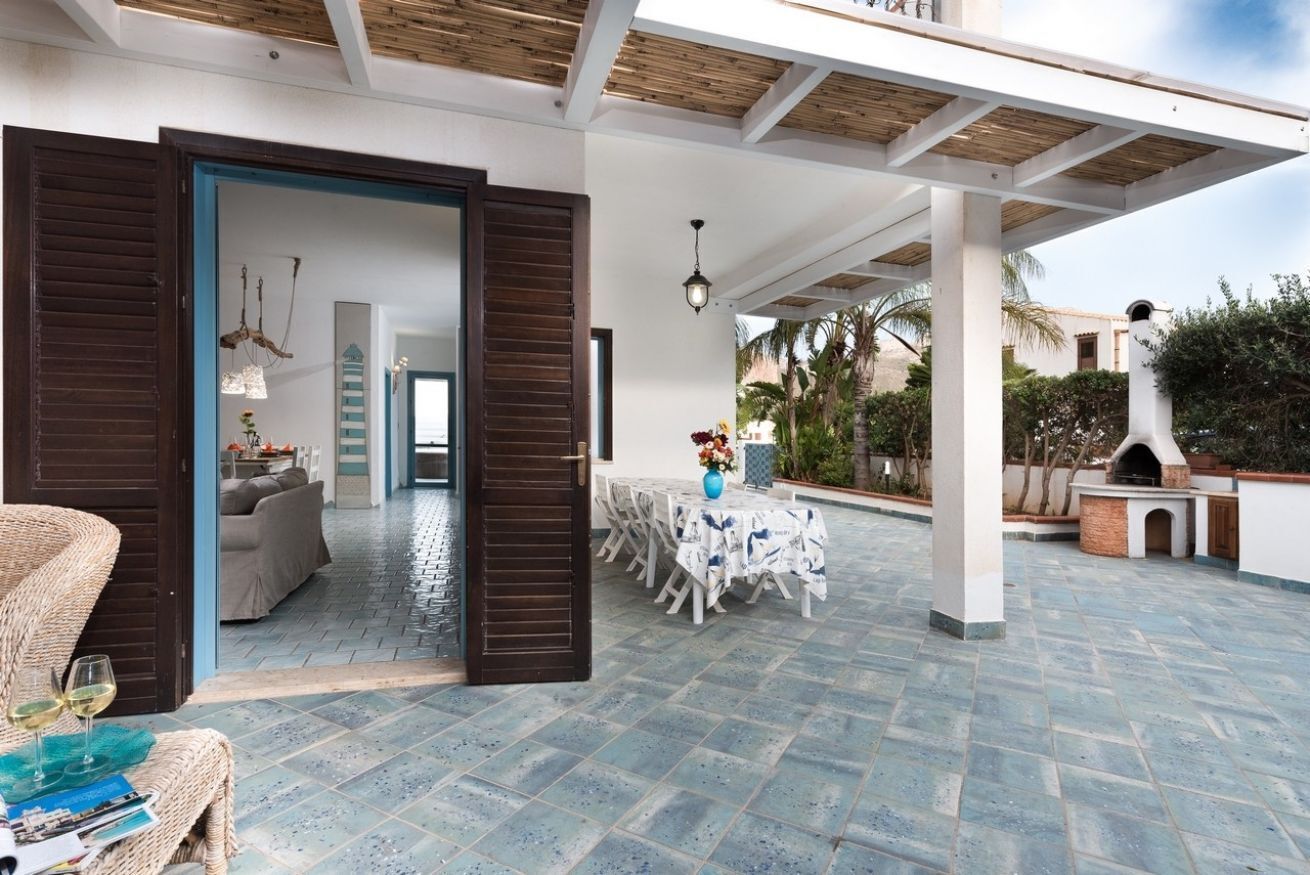 تناول الطعام بالخا رج