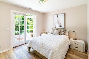 2 bedrooms, desk, iron/ironing board, Internet