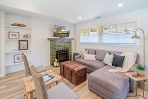 TV, fireplace