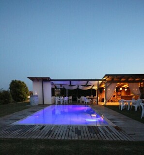 Seasonal outdoor pool, open 9:30 AM to 7:00 PM, pool umbrellas