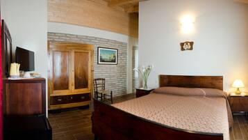 Down comforters, minibar, free WiFi, bed sheets