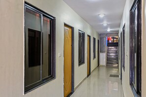 Interior - OYO Home 27712 Cozy Stay Studio Near Dilwara Temple (Abu Road)