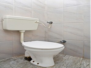 Standard dubbelrum | Badrum | Dusch och handdukar