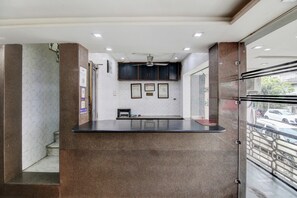 Reception - Spot ON 43020 Mis Fila (Agra)