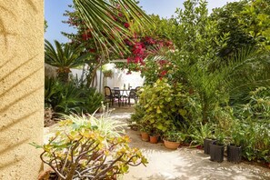 Outdoor dining - I Tre Golfi Zante Apartment (San Vito Lo Capo)