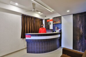 Lobby - Spot ON 27845 Hotel Kum Kum (Ahmedabad)
