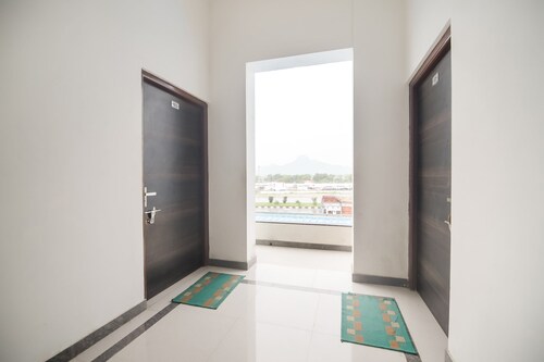 OYO 48985 Rupali Hotel