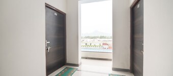 OYO 48985 Rupali Hotel