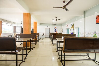 OYO 48985 Rupali Hotel