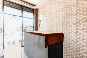 Lobby - OYO 60623 Shree Shalini Lodge (Ambajogai)