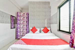 Room - OYO 60623 Shree Shalini Lodge (Ambajogai)