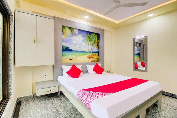 Room - OYO 61952 Hotel Keshava Palace (Mahad)