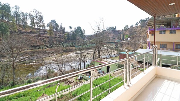 Balcony - OYO 30141 Adarsh Hotel And Restaurant (Almora)