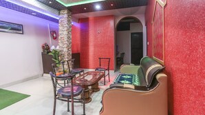 Lobby - OYO 30141 Adarsh Hotel And Restaurant (Almora)