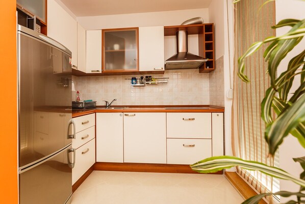 Deluxe-Apartment, 1 Schlafzimmer, Balkon | Eigene Küche | Kühlschrank, Mikrowelle, Ofen, Herdplatte