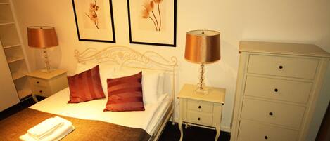 2 室のベッドルーム、WiFi (無料)