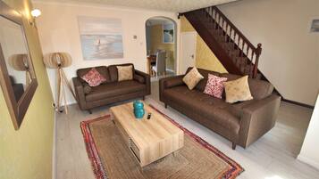 House | Living room | 30-inch TV with digital channels