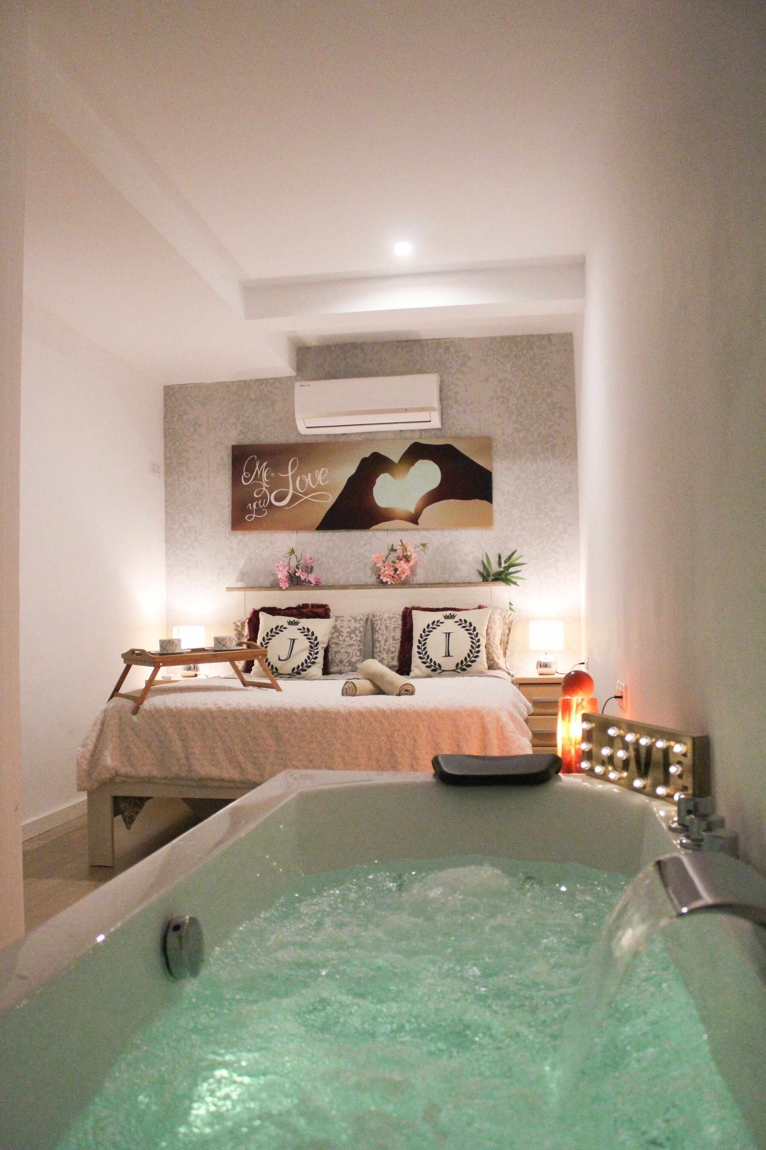 Romanttinen huoneisto | Työpöytä, äänieristys, silitysrauta/-lauta, ilmainen Wi-Fi