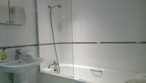 Family Room, Ensuite | Bathroom