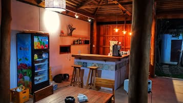 Breakfast, lunch, dinner served; local and international cuisine