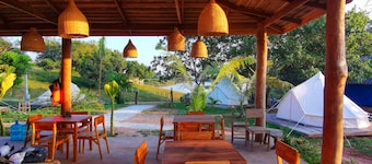 Sunset Nam Ngum tented resort