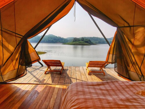Sunset Nam Ngum tented resort