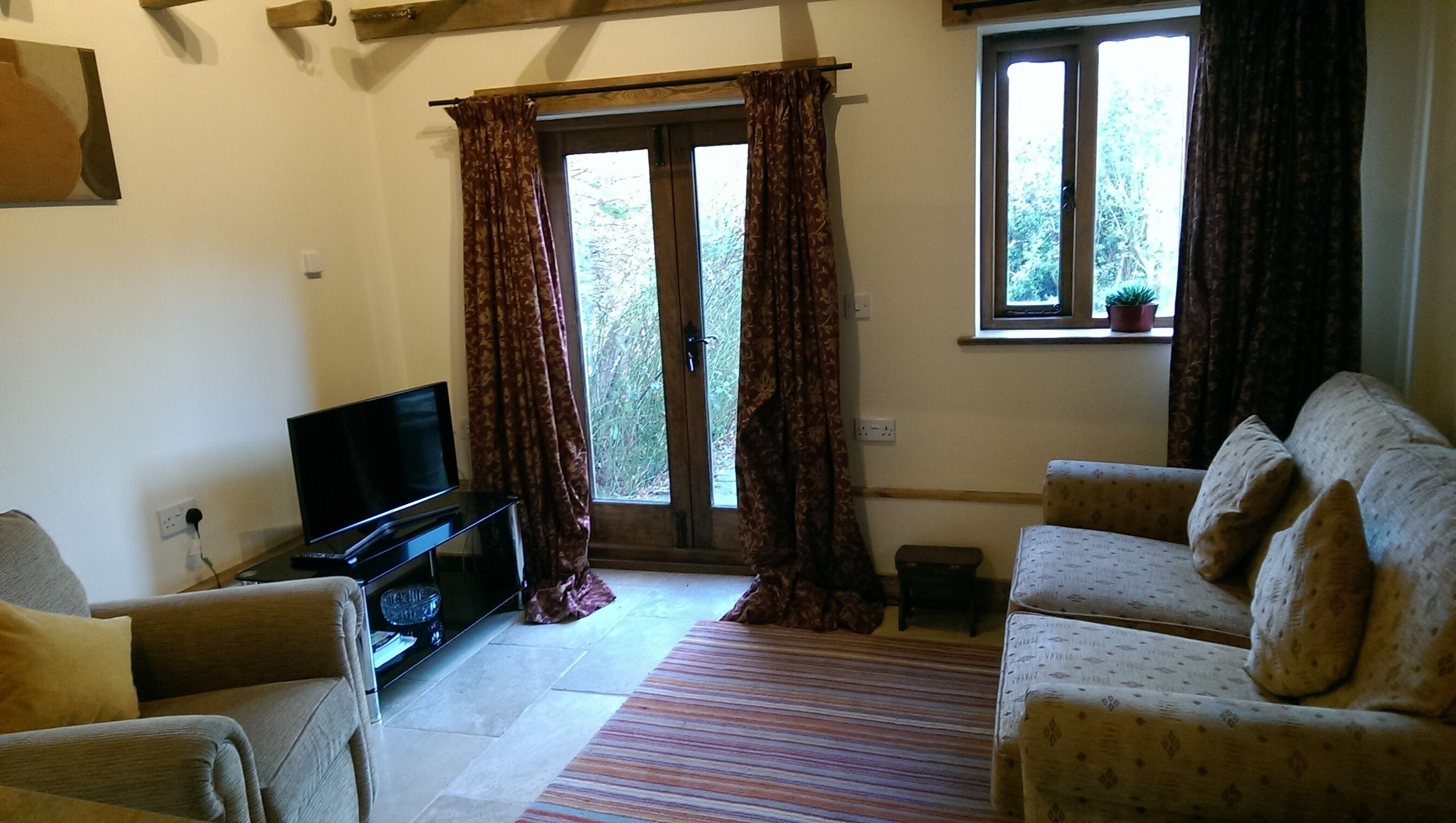 Superior Apartment (Kingfisher) | Living room | Flat-screen TV, heated floors