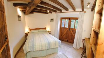 Cottage | 1 bedroom, premium bedding, individually decorated