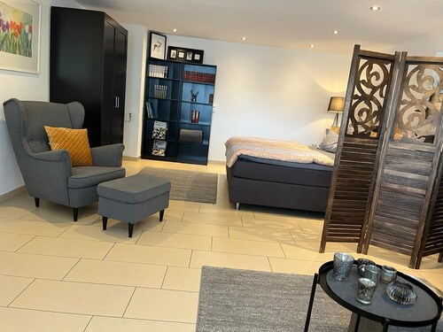 Beautiful apartment 2.5 rooms near the city with own courtyard garden