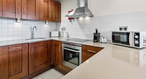 Refrigerador, microondas, horno y lavavajillas
