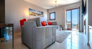 TV - Junior Villa AZ02 - Lania (Kouklia)