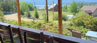 Quaint Cabin Viewing Shadow Mountain Lake, Mountain Views and Lake Access nearby
