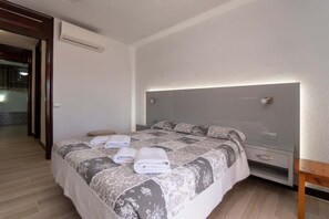 2 Schlafzimmer, Schreibtisch, Bügeleisen/Bügelbrett, WLAN