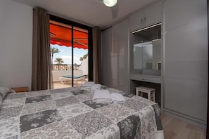 2 Schlafzimmer, Schreibtisch, Bügeleisen/Bügelbrett, WLAN