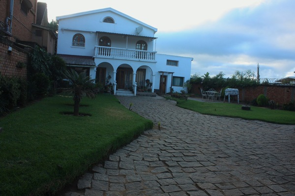 Vista frontal de la propiedad