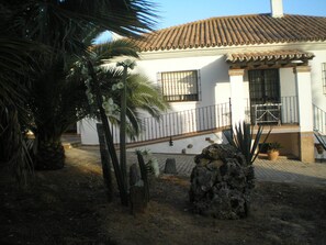 ด้านหน้าที่พัก