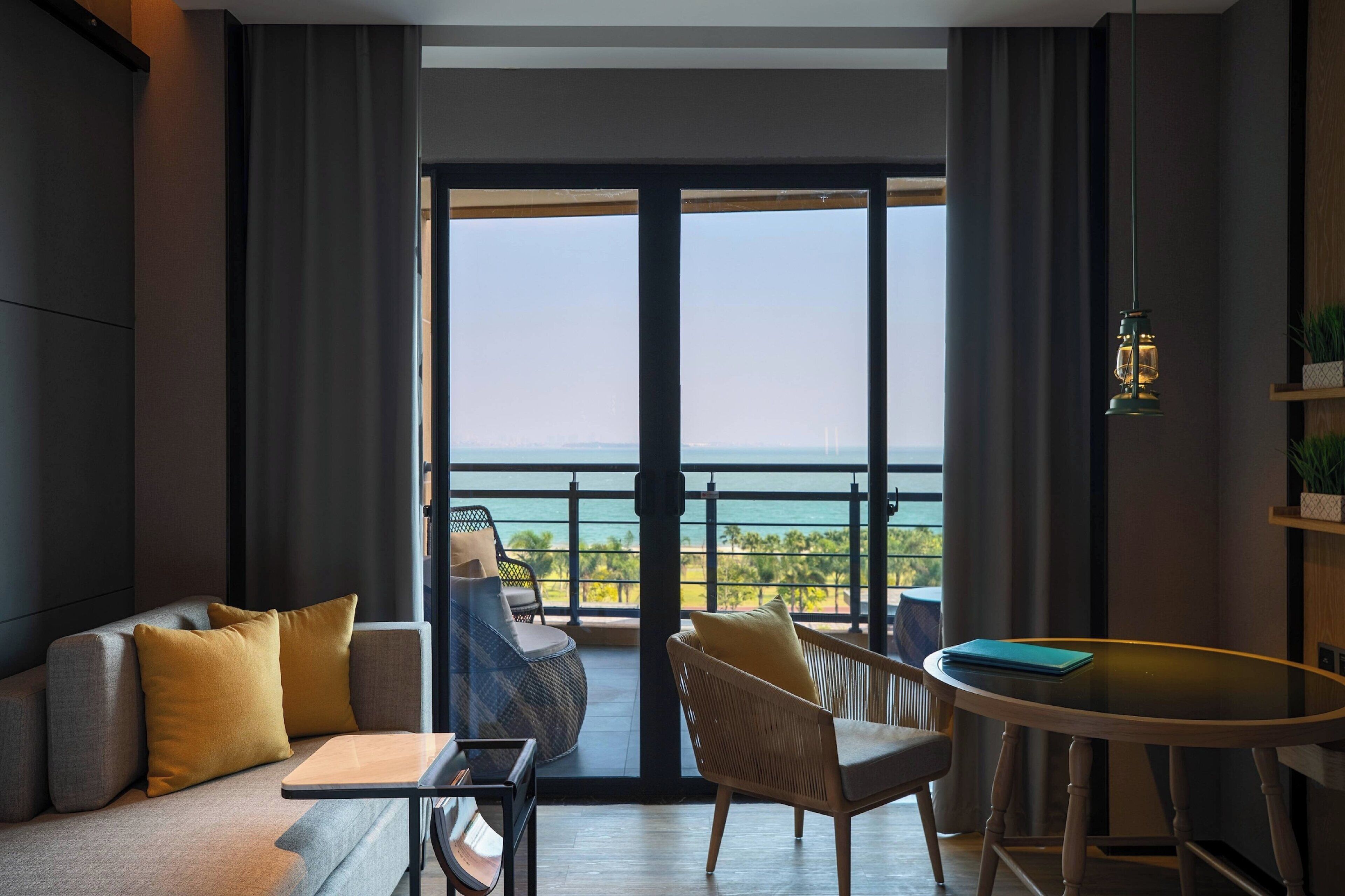 Habitación Premier, 2 camas dobles, vistas al mar, frente al mar | Ropa de cama de alta calidad y edredones de plumas