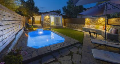 Salonikiou Beach Apartments & Villas
Salonikiou Beach Luxury Residences PEARL