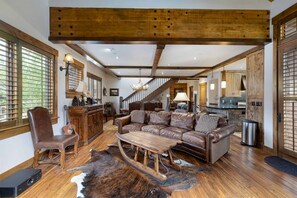 House, 4 Bedrooms | Living area | Flat-screen TV, DVD player