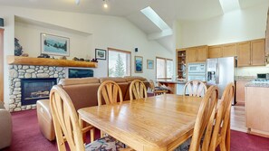 Condo, 3 Bedrooms | Dining