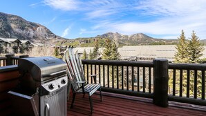A deck with a grill and a chair overlooking a mountainous landscape. - Snowcreek V 999 Mammoth Mountain Views, Private Washer Dryer, Pet-Friendly by RedAwning (Mammoth Lakes)