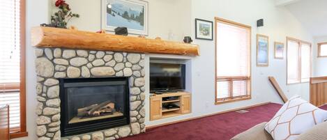 Condo, 3 Bedrooms | Living room