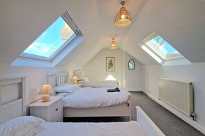 3 bedrooms, desk, iron/ironing board, free WiFi