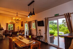 Living room - Amakoro Songa Lodge (Nyange)