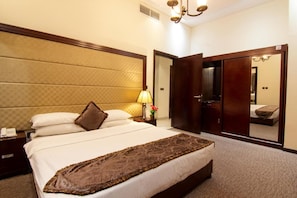 In-room safe, desk, iron/ironing board, free WiFi