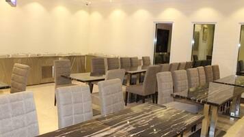 Breakfast, lunch and dinner served