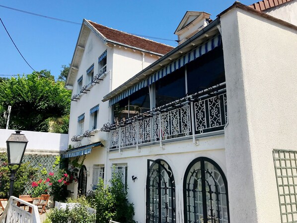 Front of property - Les Chambres Lune (Saint-Aignan)