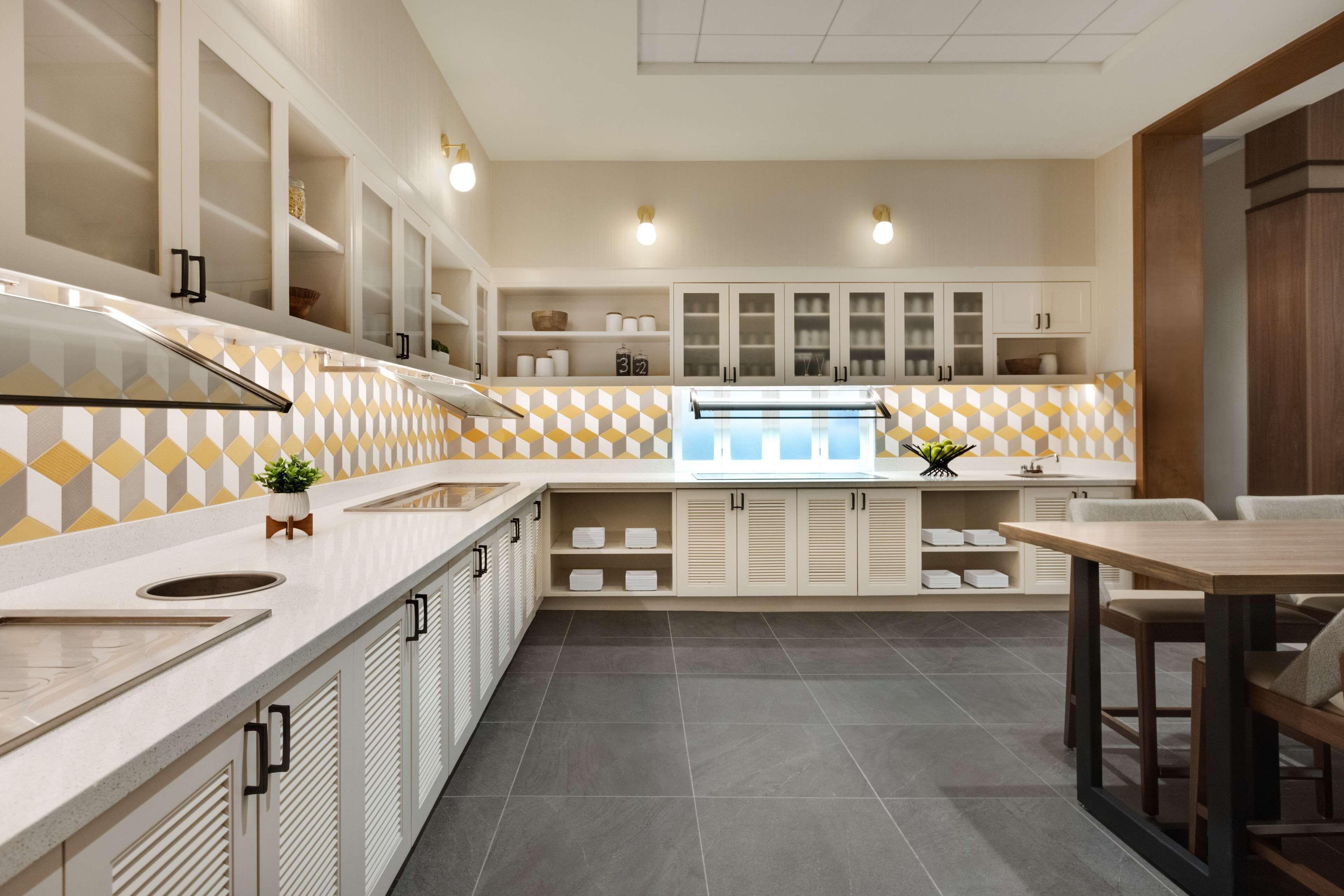 含每日吃到飽早餐