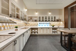 Café da manhã com buffet grátis todos os dias