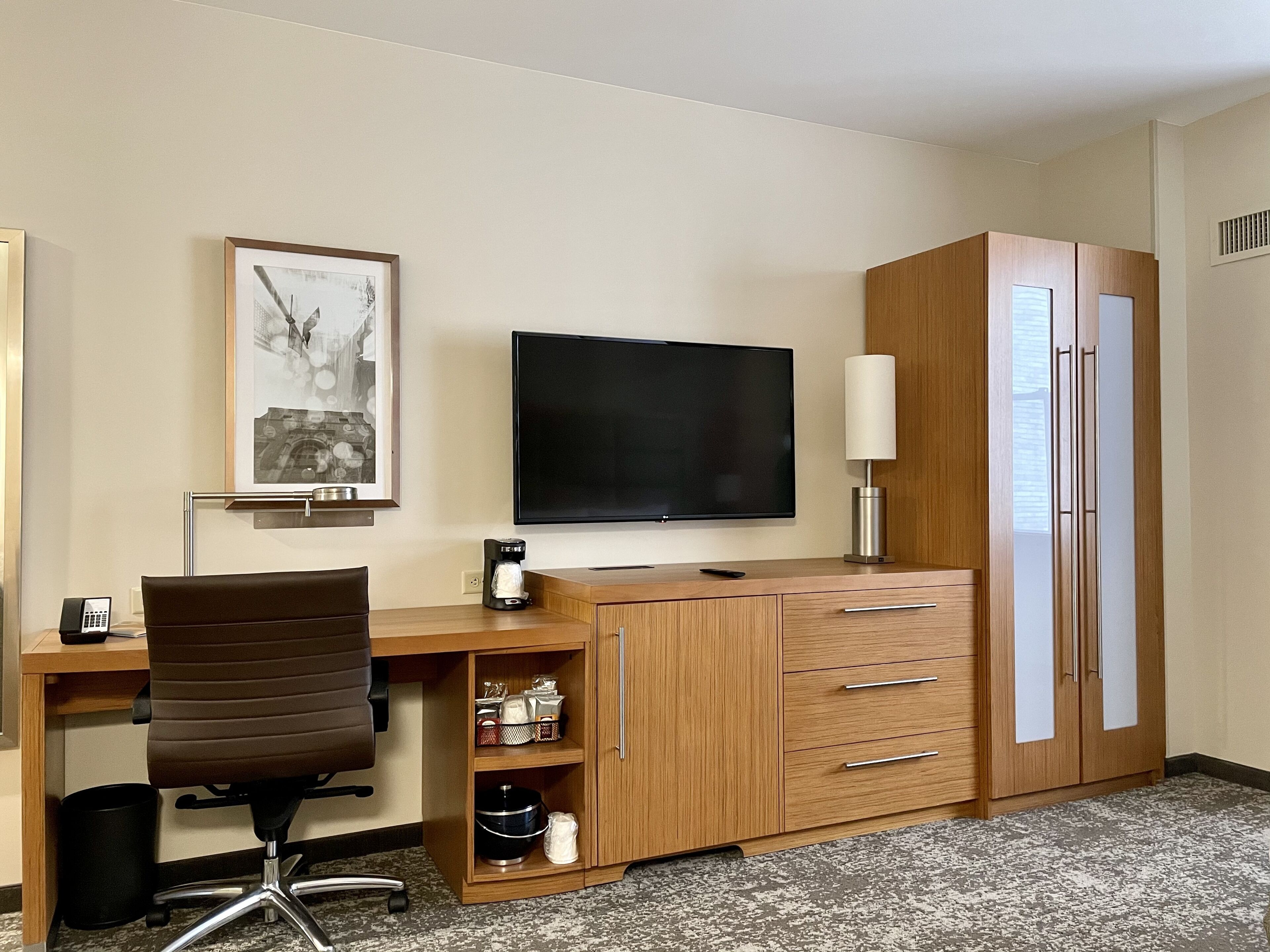 egyptian cotton sheets, premium bedding, pillow-top beds, desk